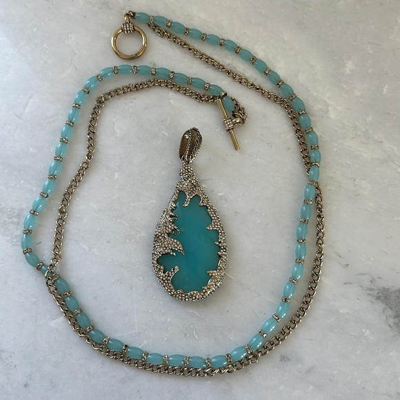 Beautiful Large Turquoise & Gold Tone Pendant Necklace With Crystal Details - Picture 6 of 7